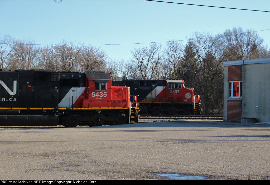 CN 5435 & CN 3897